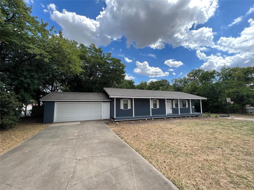 2122 E Pecan St