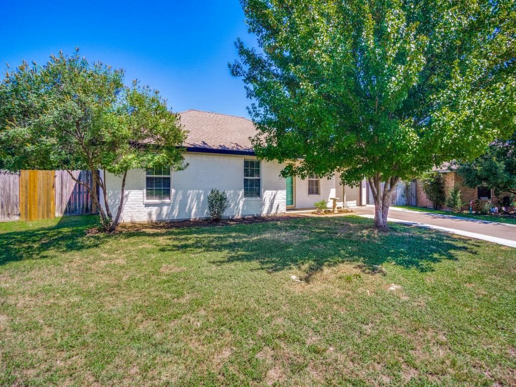 1102 Lynnwood Ct