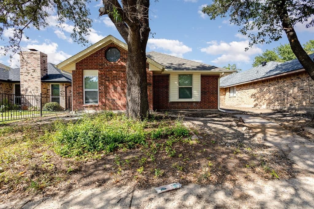 1521 Creek Bluff Cir
