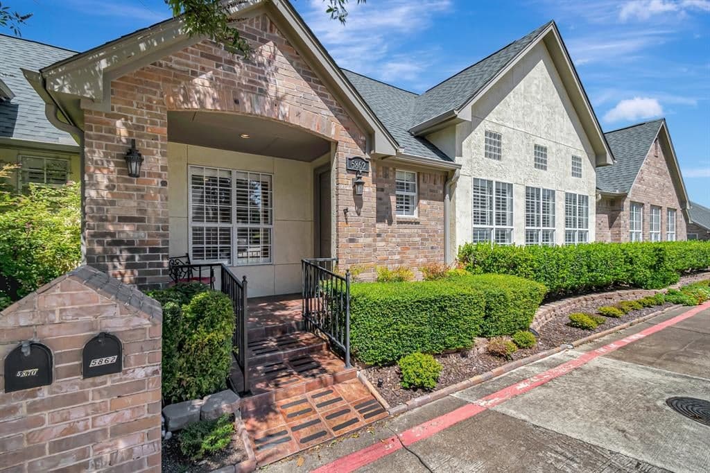 5862 Shady Glen Cir