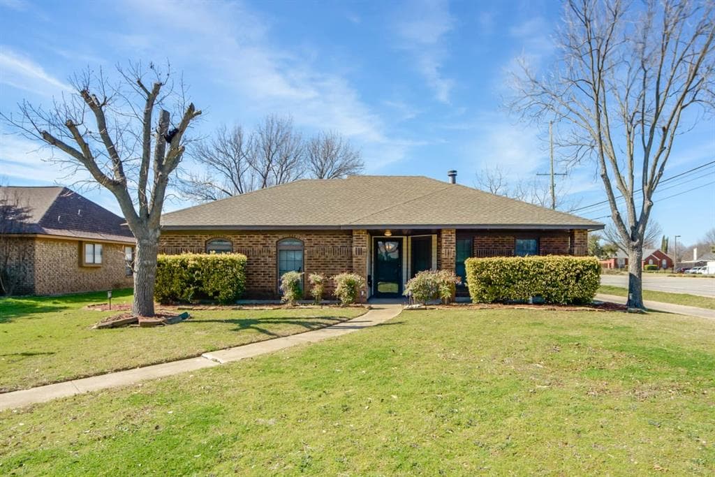 100 Lily Ct