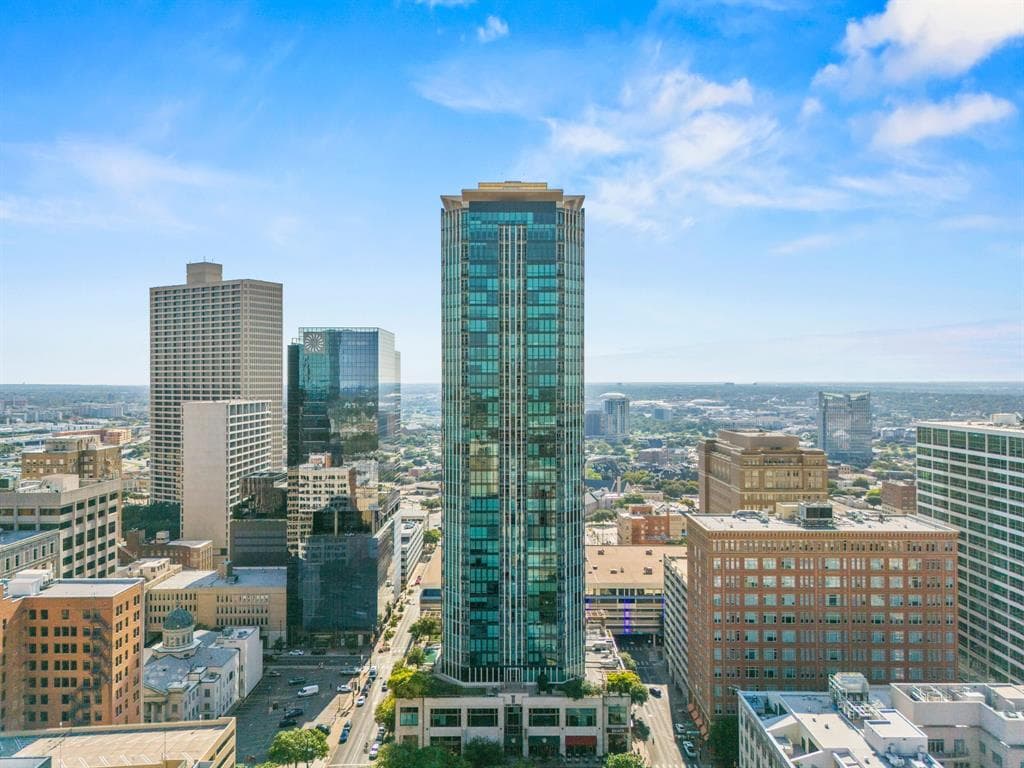 500 Throckmorton St Apt 2310