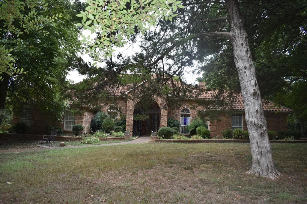 300 Covey Ln