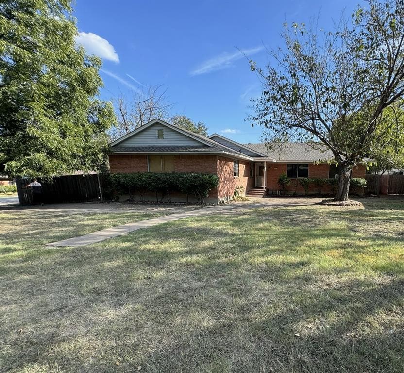 302 Linkcrest Dr