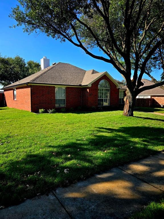 7801 Glenoaks Dr