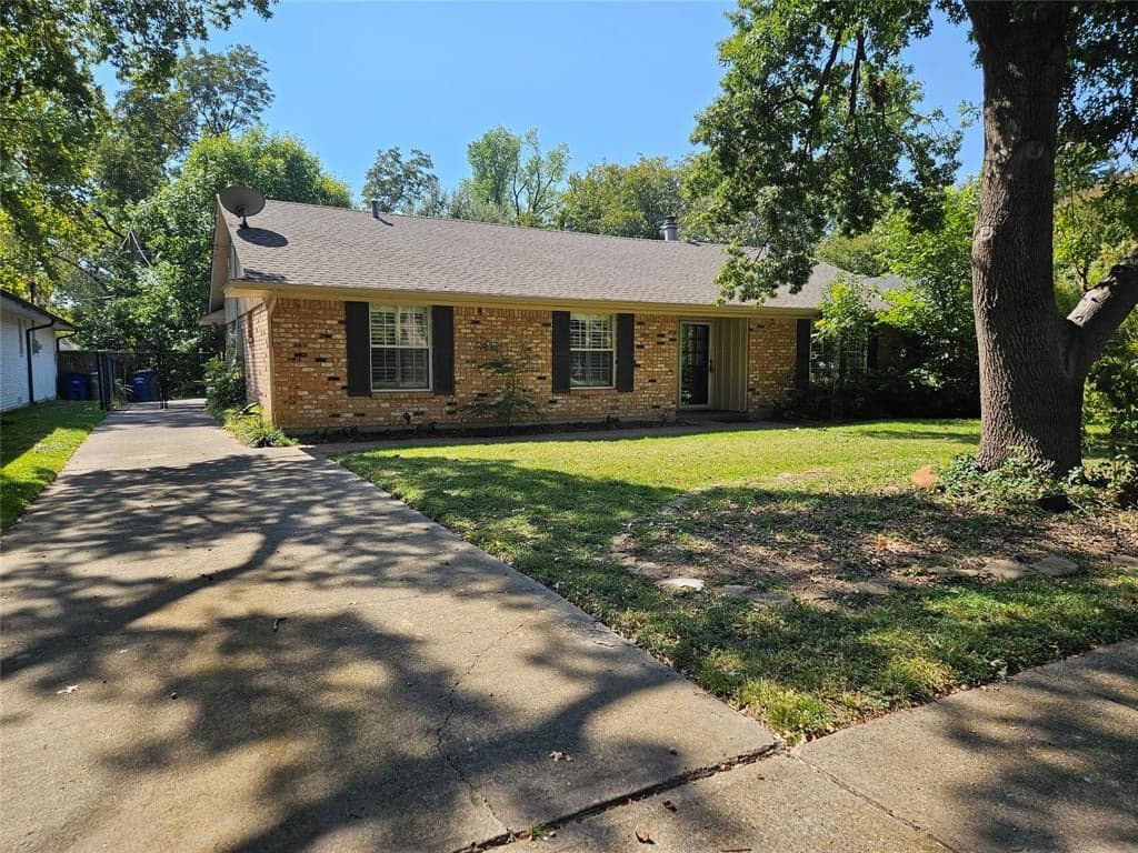 10214 Vinemont St