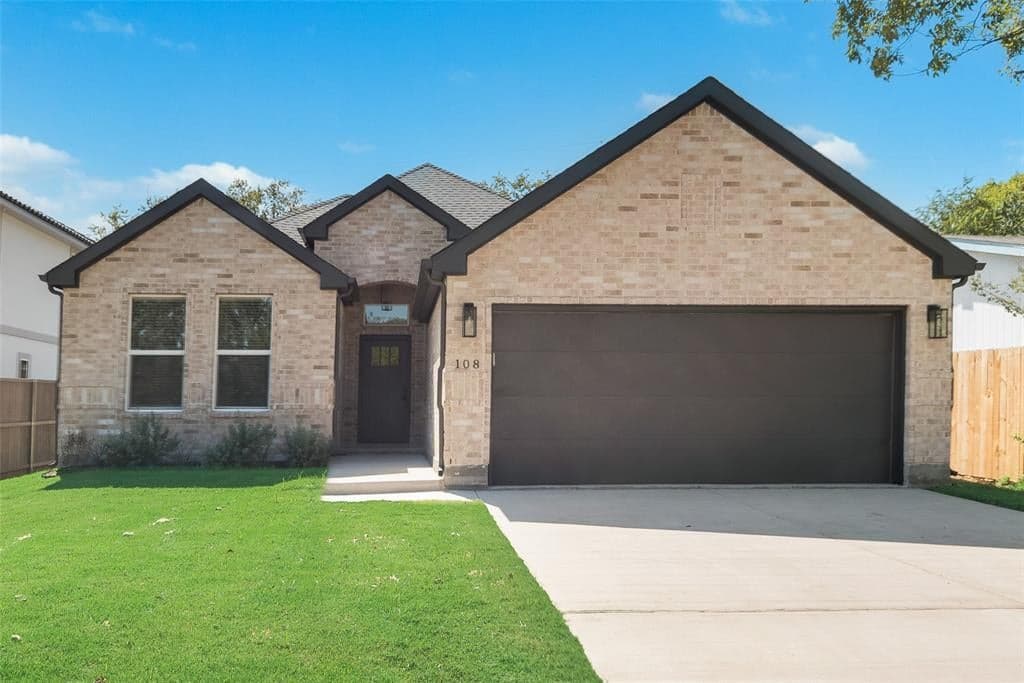 108 Cedar Ln