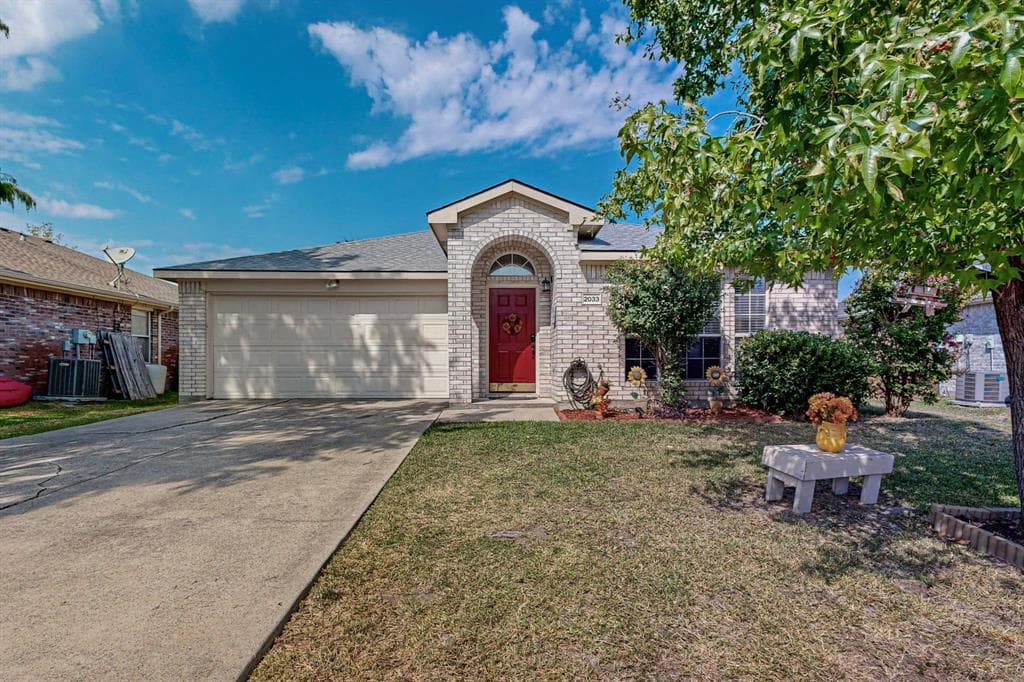 2033 Waterview Dr
