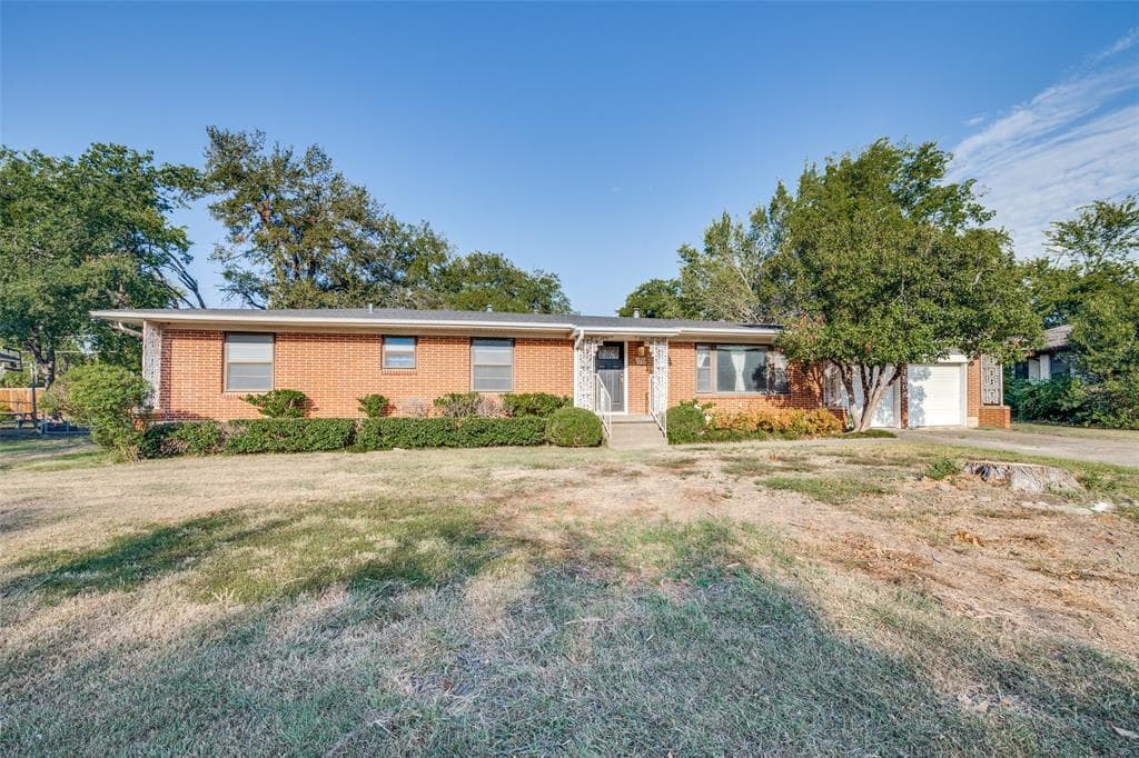 1905 Melody Ln