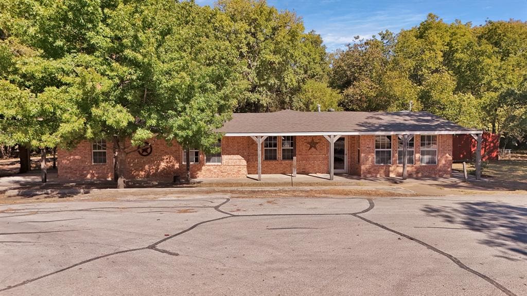 204 W Jacksboro St