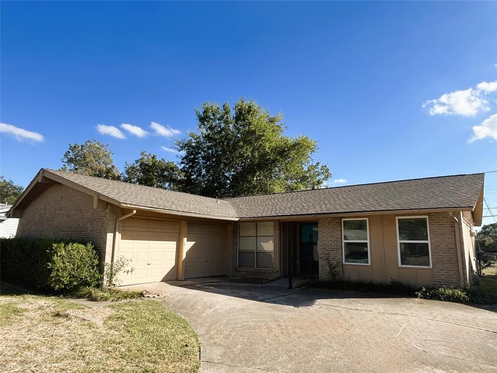 727 Pinehurst Dr