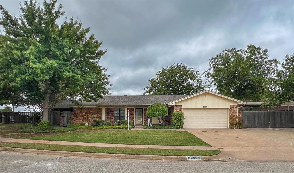 1605 Celia Dr