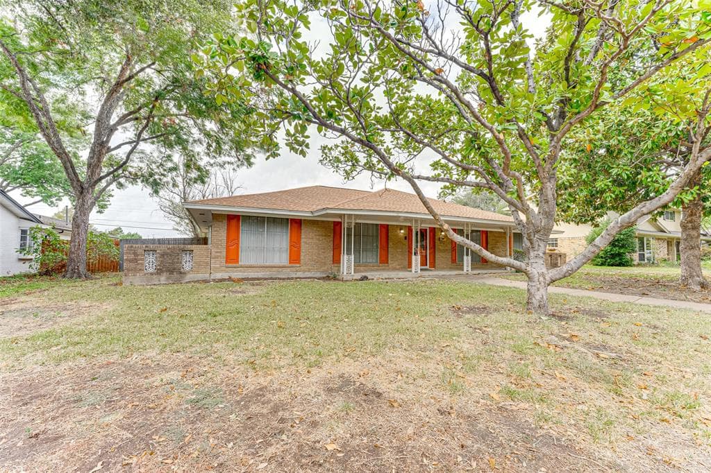 1111 N Cottonwood Dr