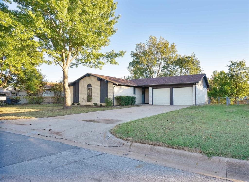 1107 Julie St