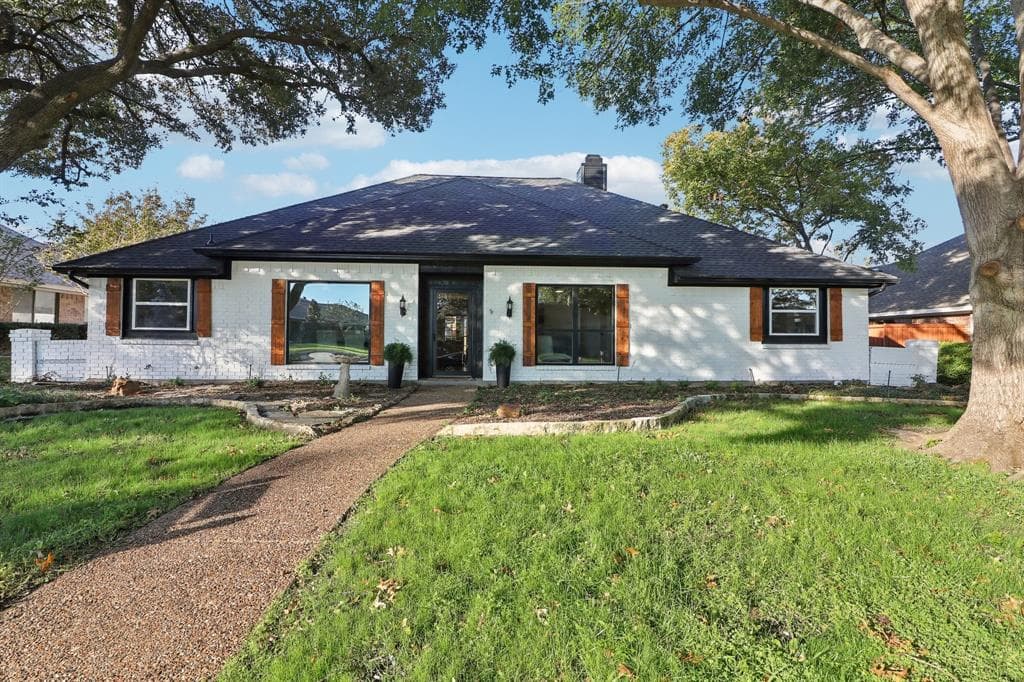 2505 Loch Haven Dr