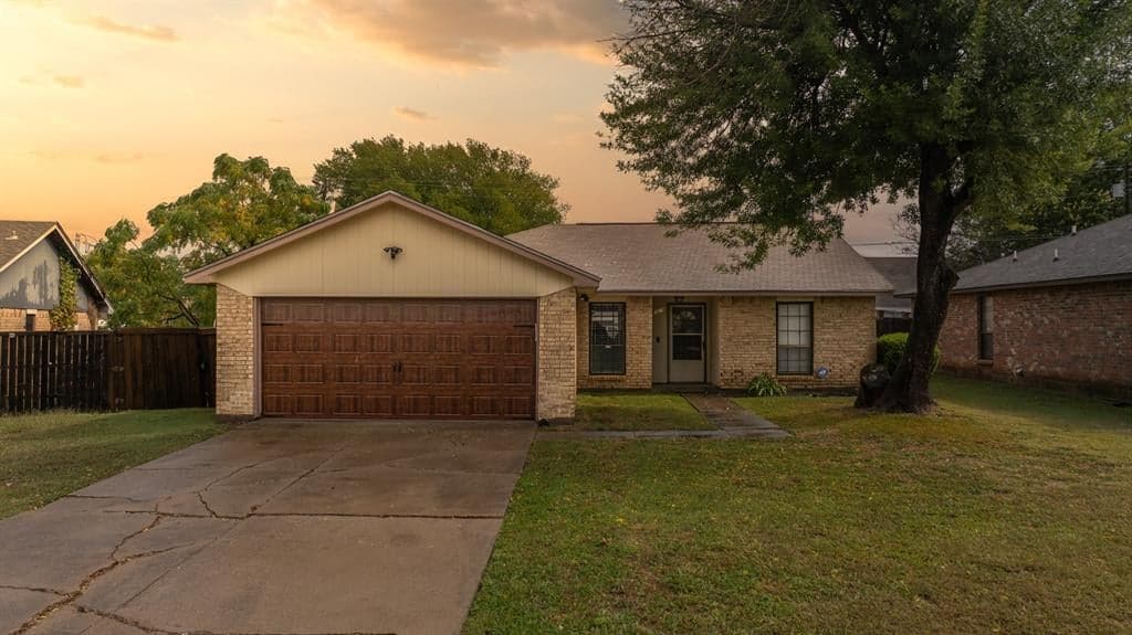 3018 E Pepperidge Dr