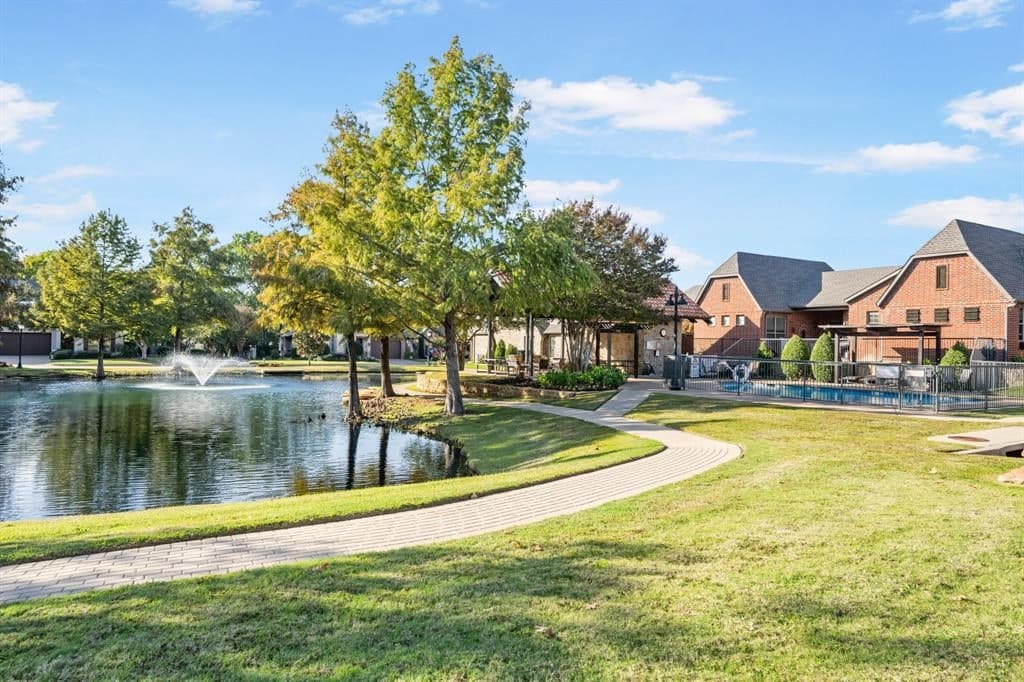 5809 Dry Creek Ln
