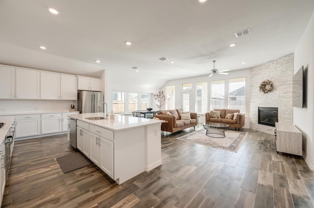3721 Peachbush Ln