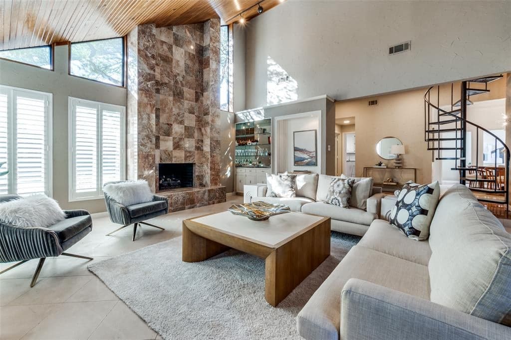 6147 Twin Oaks Cir