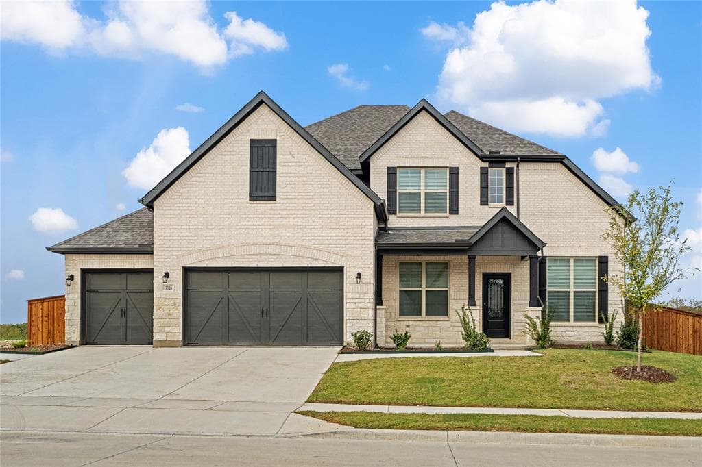 3316 Lakeland Ln