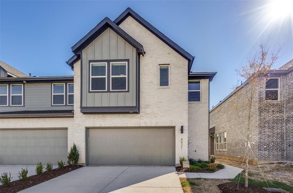 8821 Enclave Way
