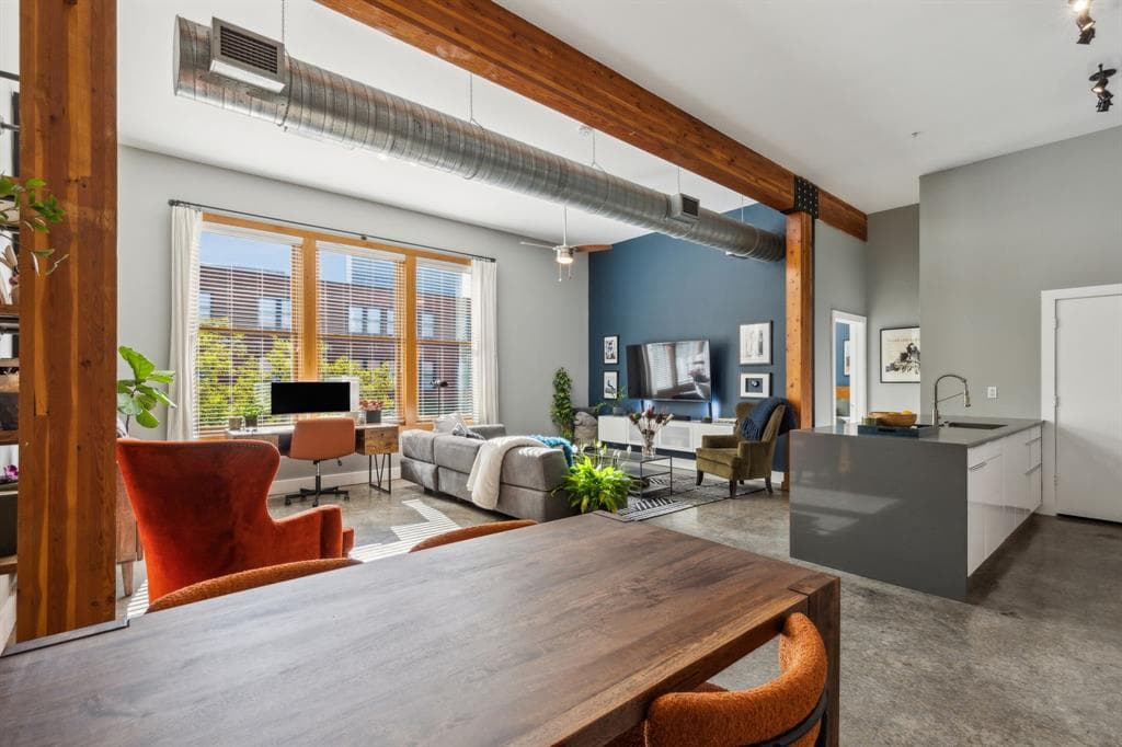 2502 Live Oak St Apt 208