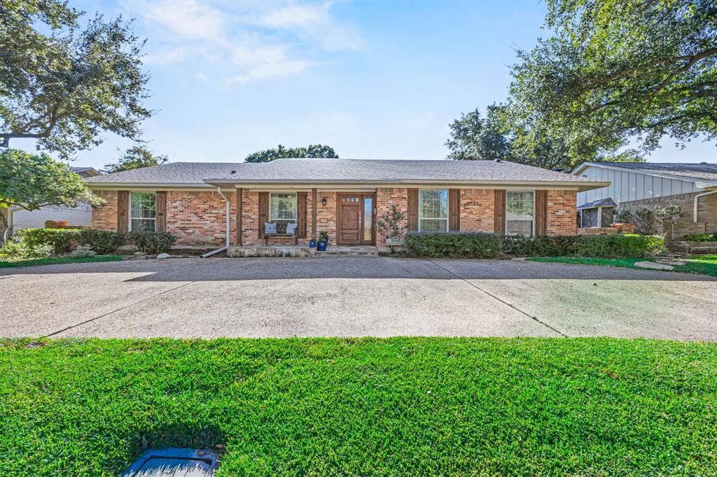 6136 Danbury Ln