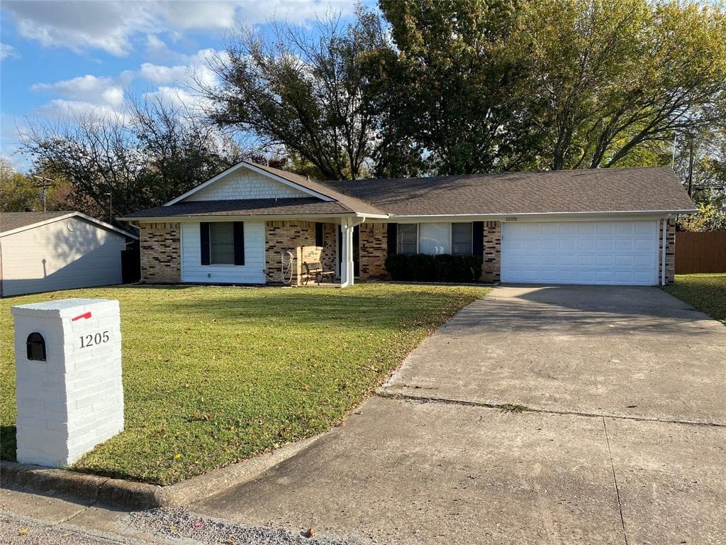 1205 S Valentine Dr
