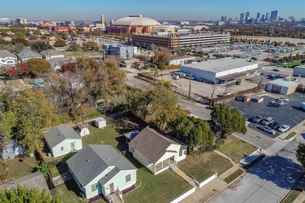 3704 Collinwood Ave
