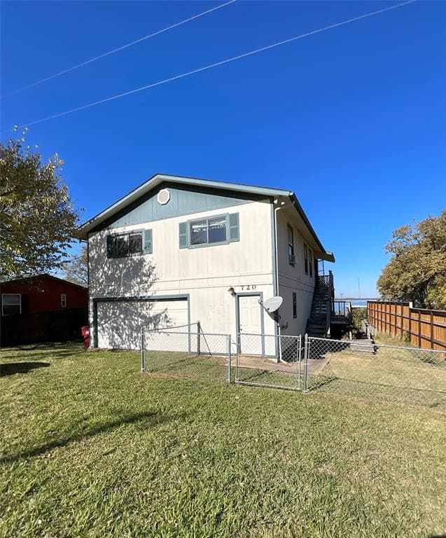 720 Shoreline Dr