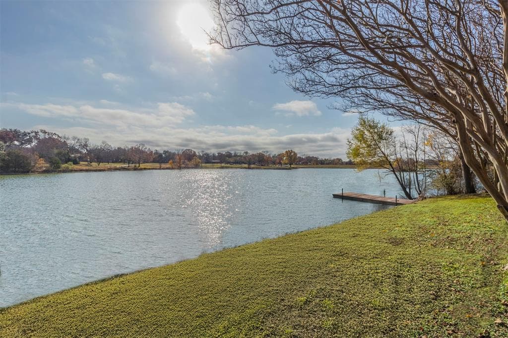 520 Lakeshore Dr
