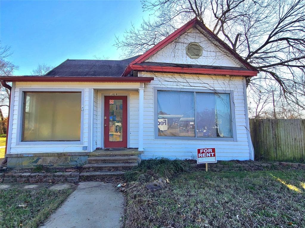 1028 W Main St