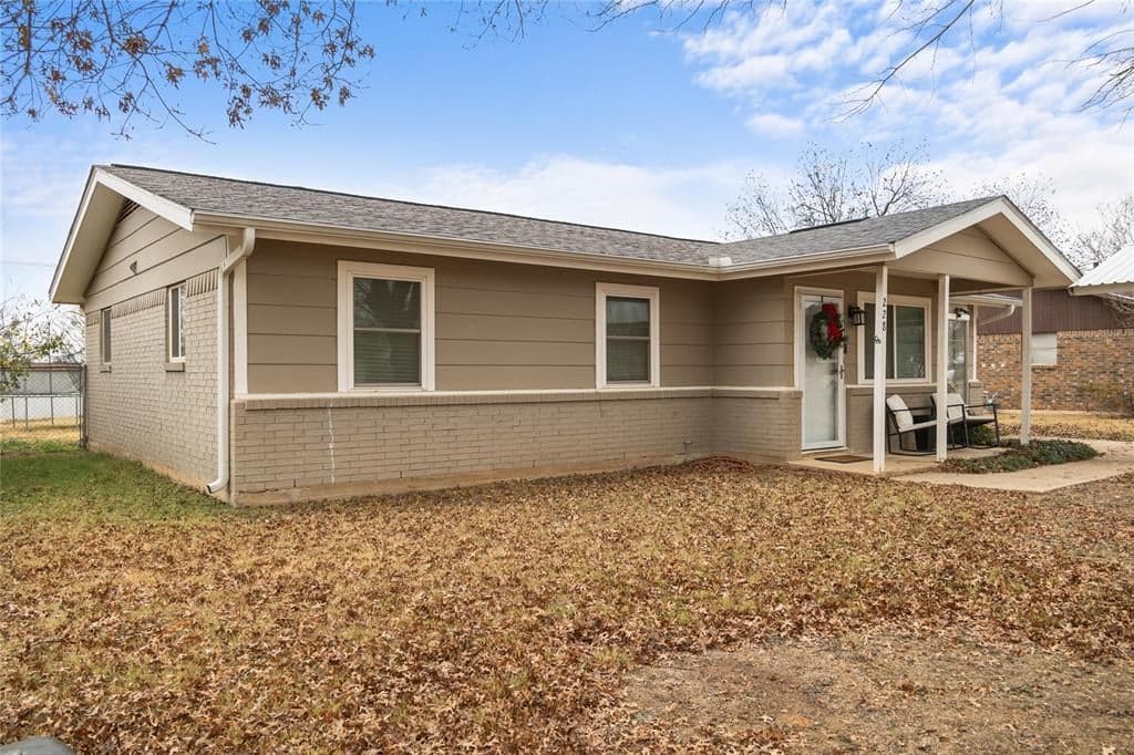228 Crescent Dr