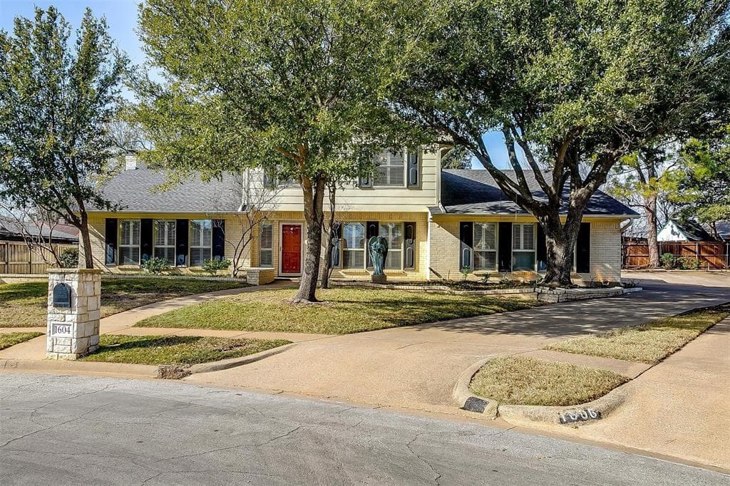 1604 Forest Glen Ct
