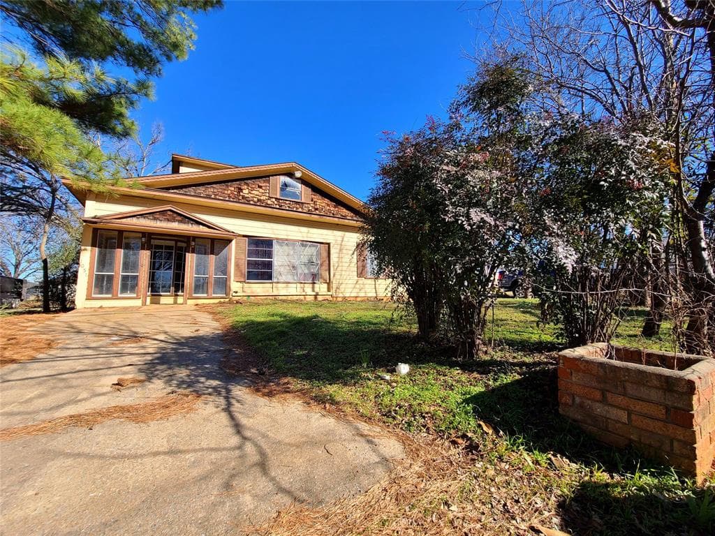 1051 Dubois St