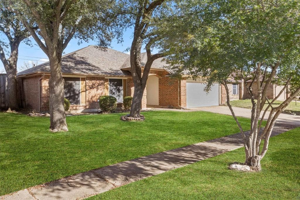 808 Simon Dr