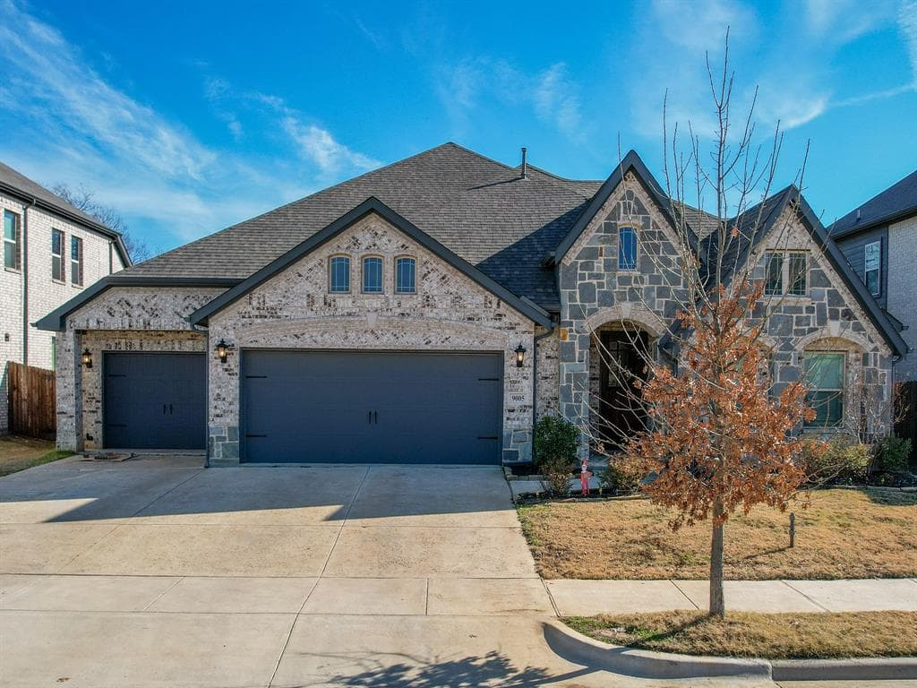 9005 Lavon Ln
