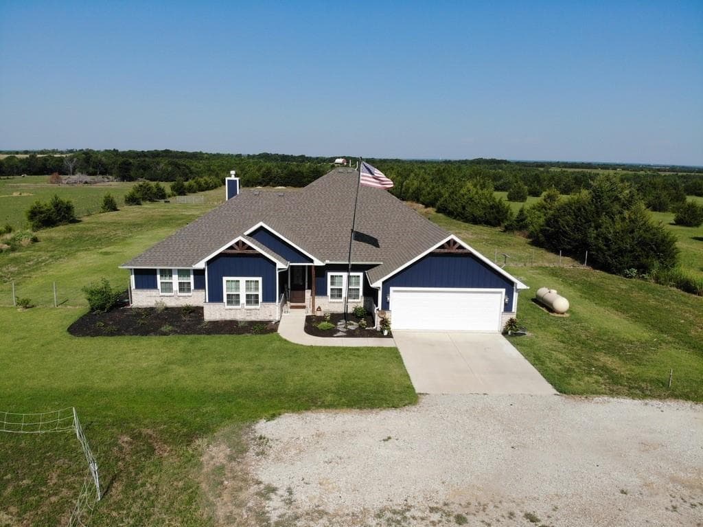 895 County Road 2909