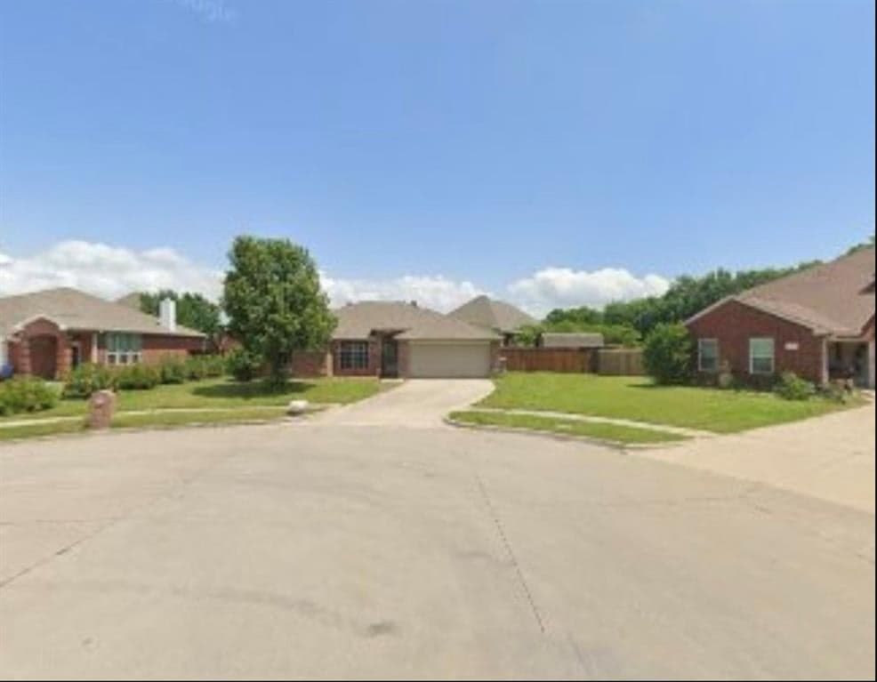 1129 Twin Lakes Dr