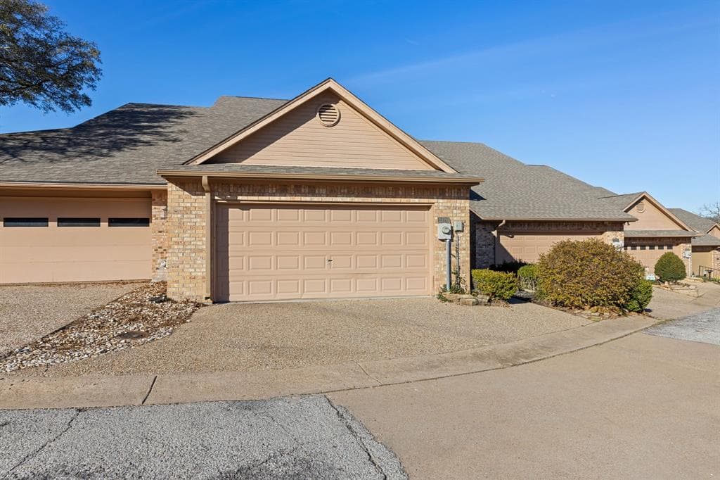 2126 Clear Lake Rd