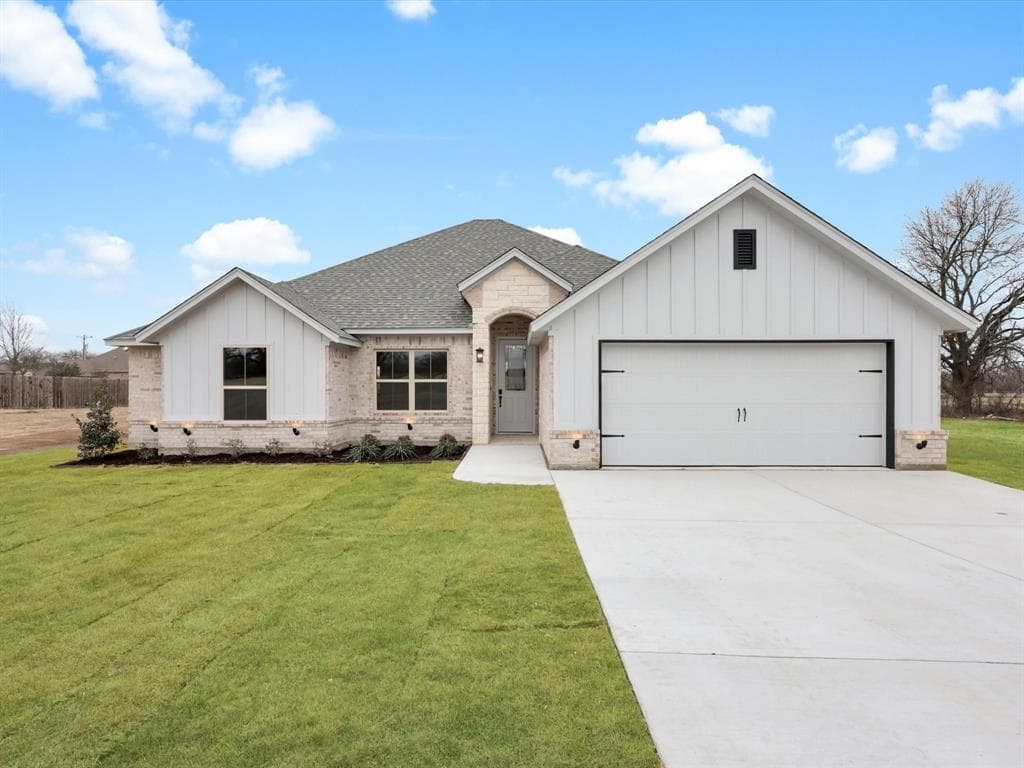 610 Walking Horse Dr