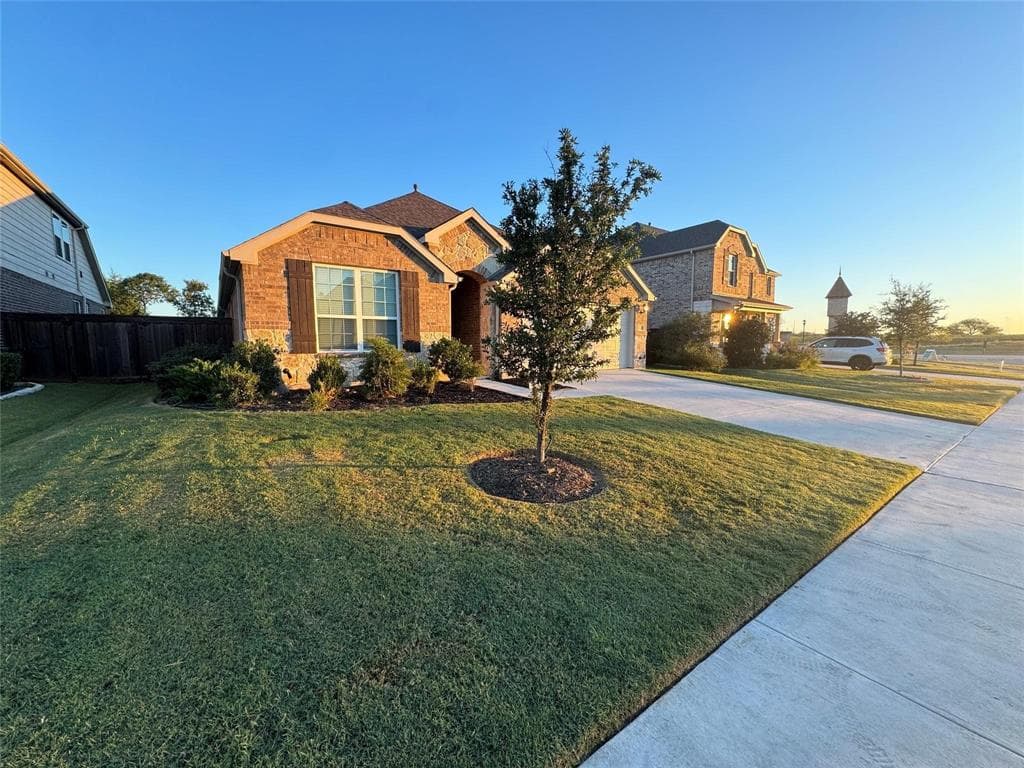 3202 Woodford Dr