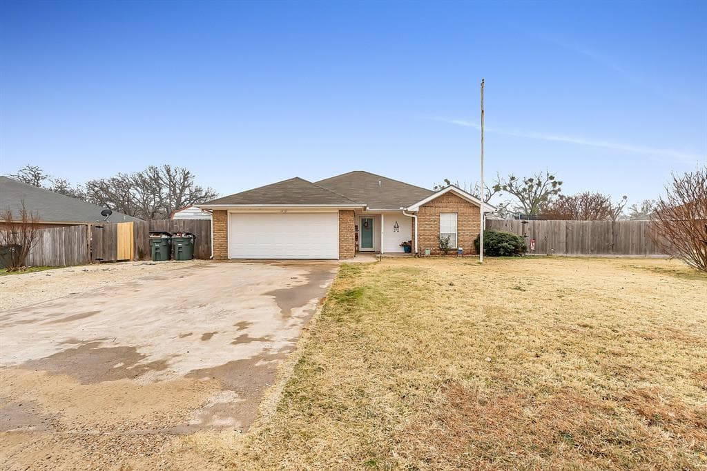 1117 Crescent Dr