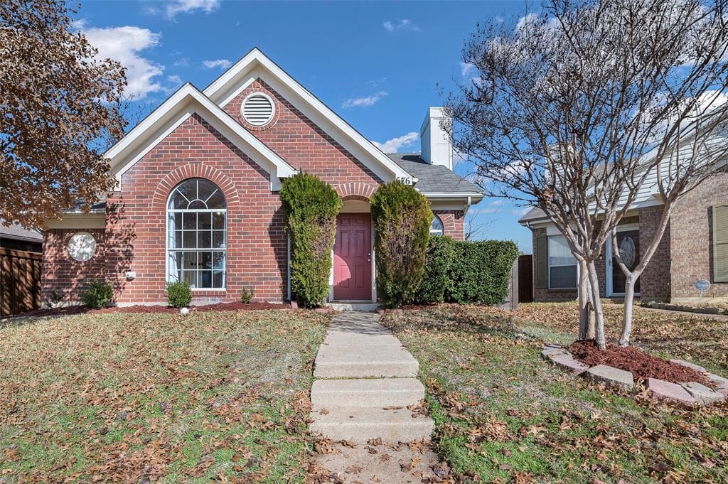 676 Raintree Cir