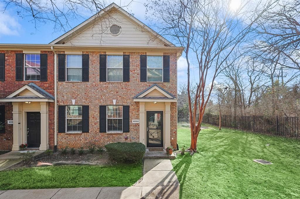 4064 Kyndra Cir