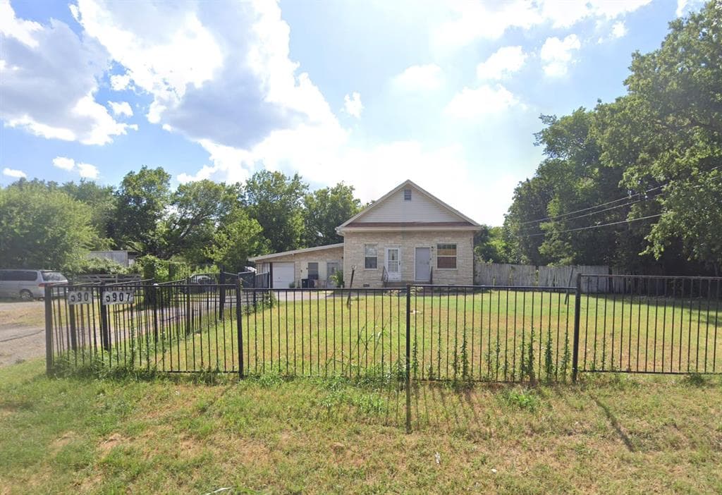 5907 S Cockrell Hill Rd