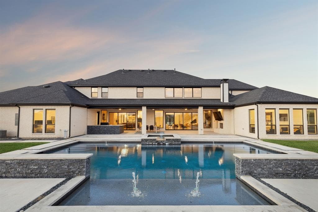 808 Inverness Ln