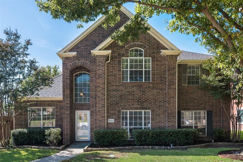 2700 Cascade Dr