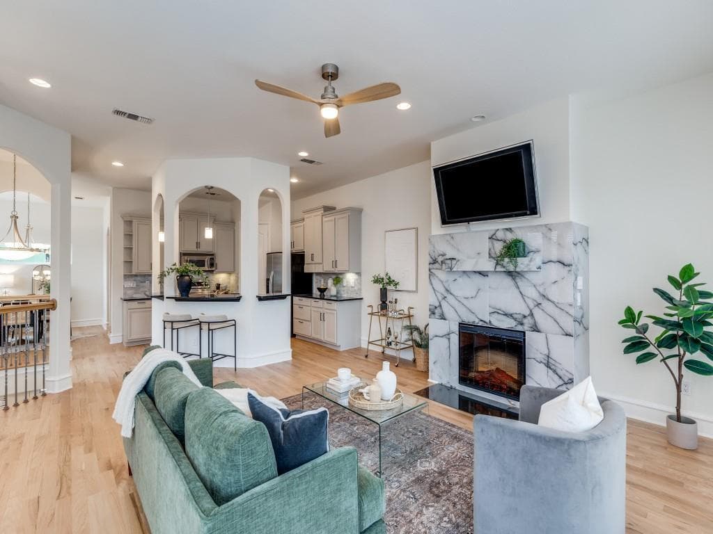 5402 Bowser Ave