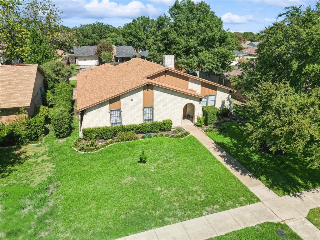 1605 Kingsbridge Dr